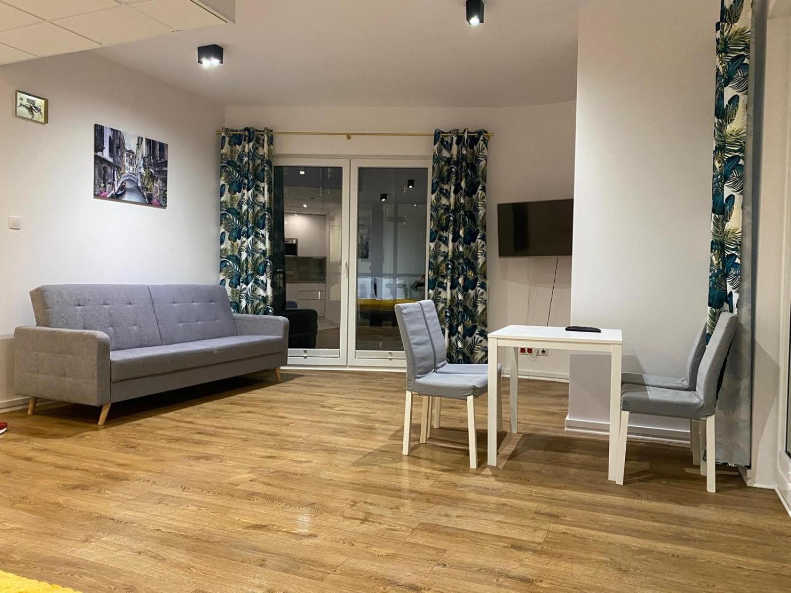 Apartment Warszawski Hongkong, Kultowe Miejsce